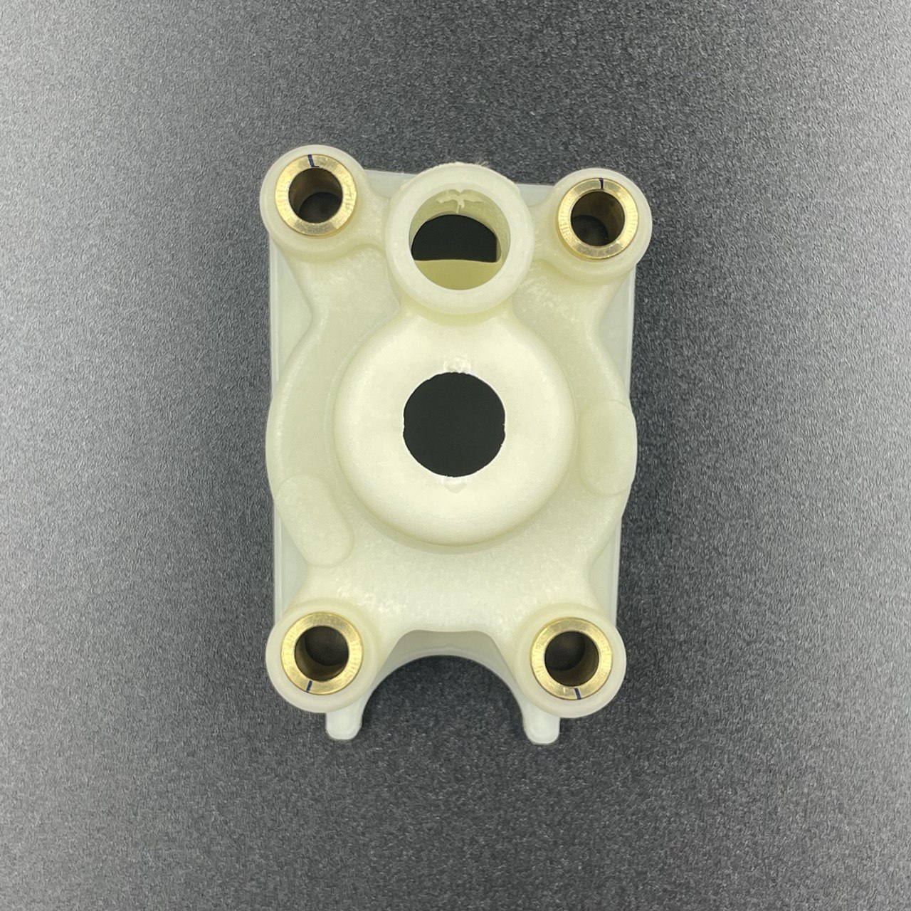 картинка Корпус помпы охлаждения Suzuki DF 4-6(A) (Suzuki)