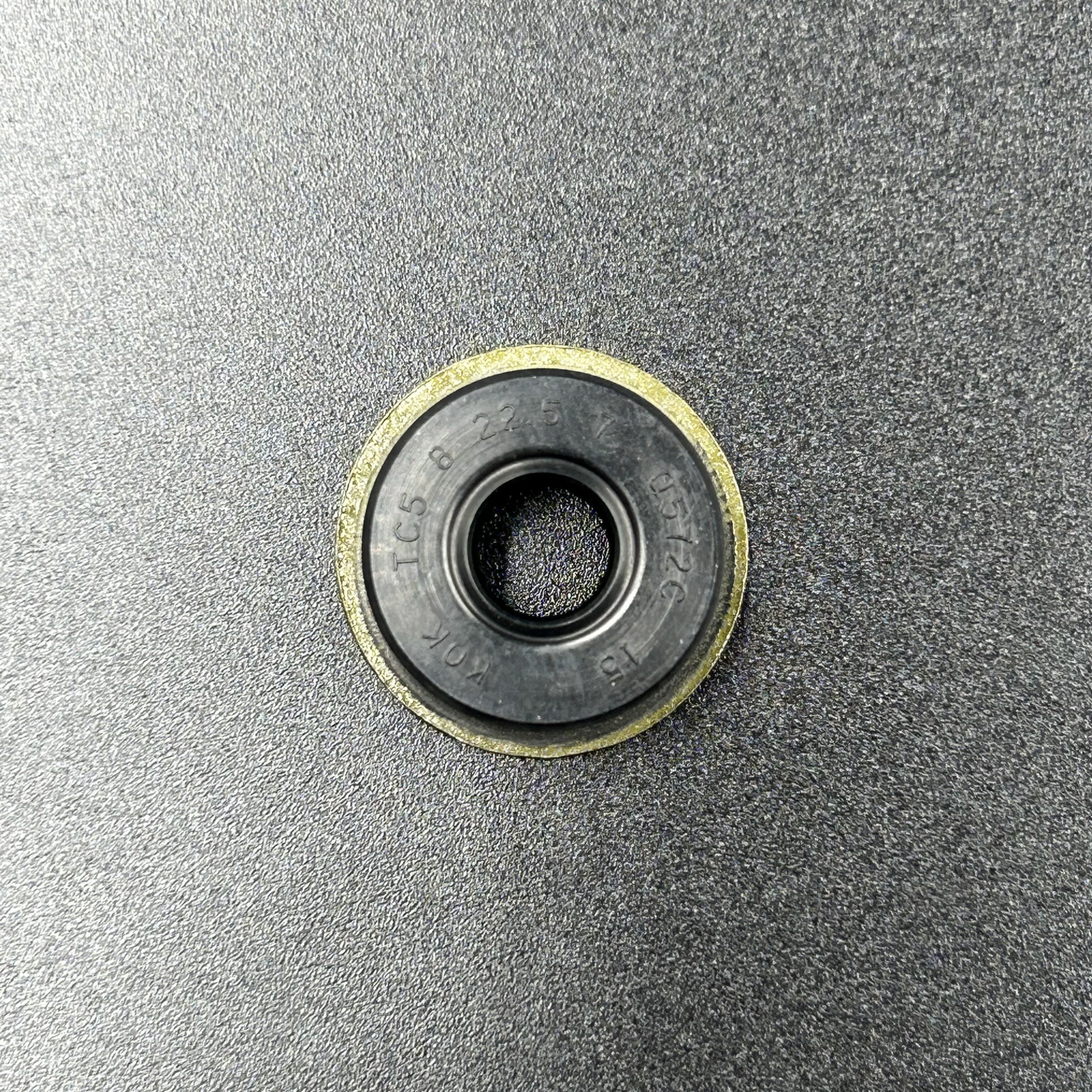 Сальник моторчика гидроподъема Yamaha F40-150 (6EK-43882-00) (Yamaha)
