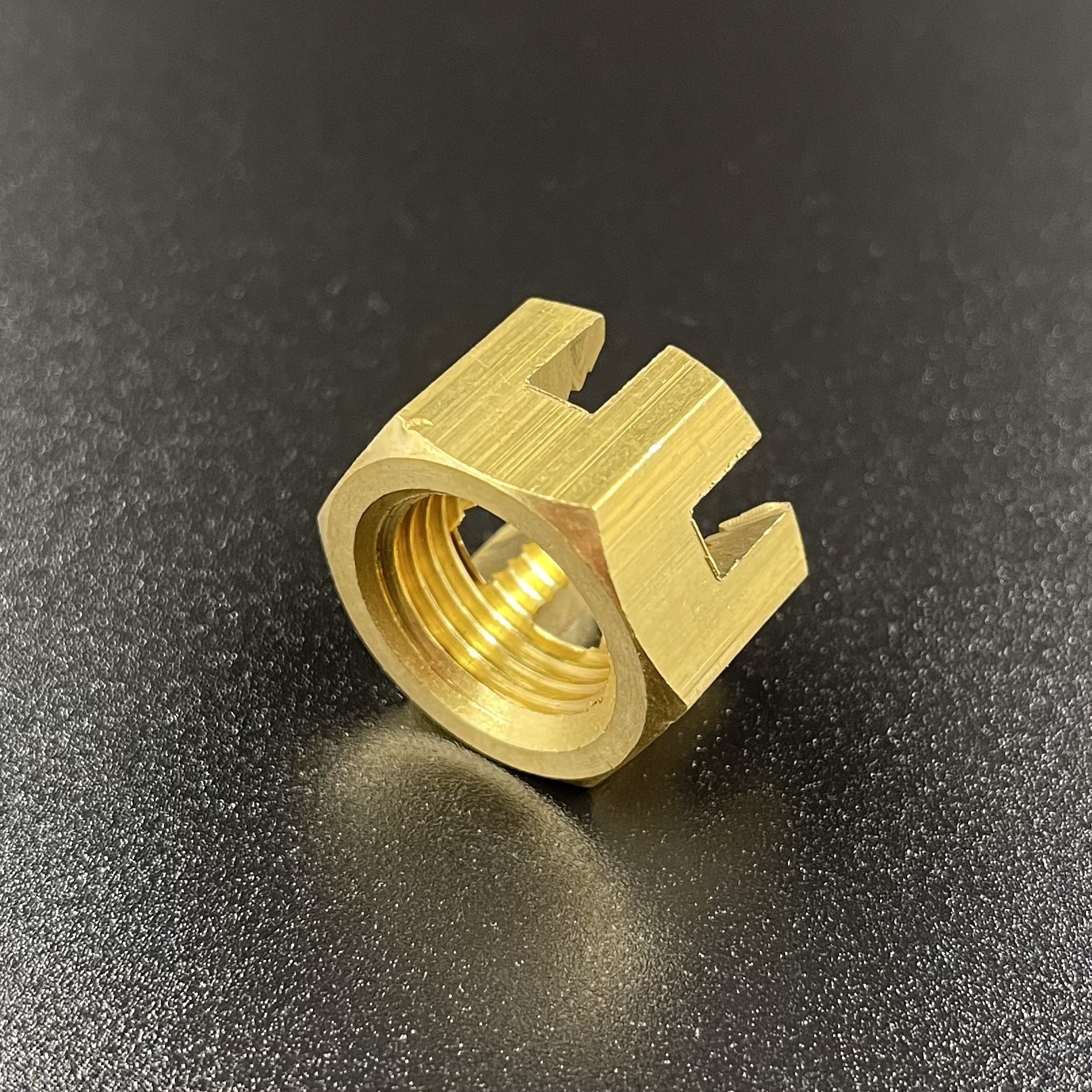 картинка Гайка крепления гребного винта Yamaha 40-90, F45-100 (Omax)