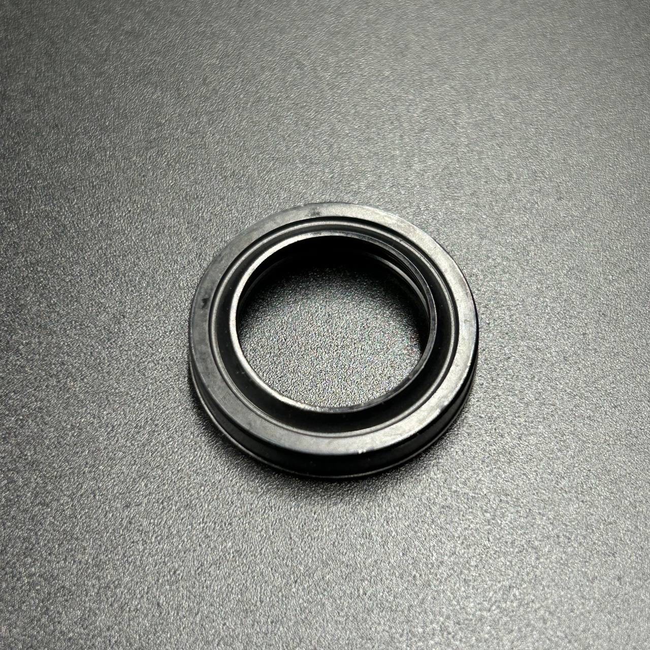 картинка Уплотнение на гидроподъемник Yamaha 50-90, F75-100 (Yamaha)