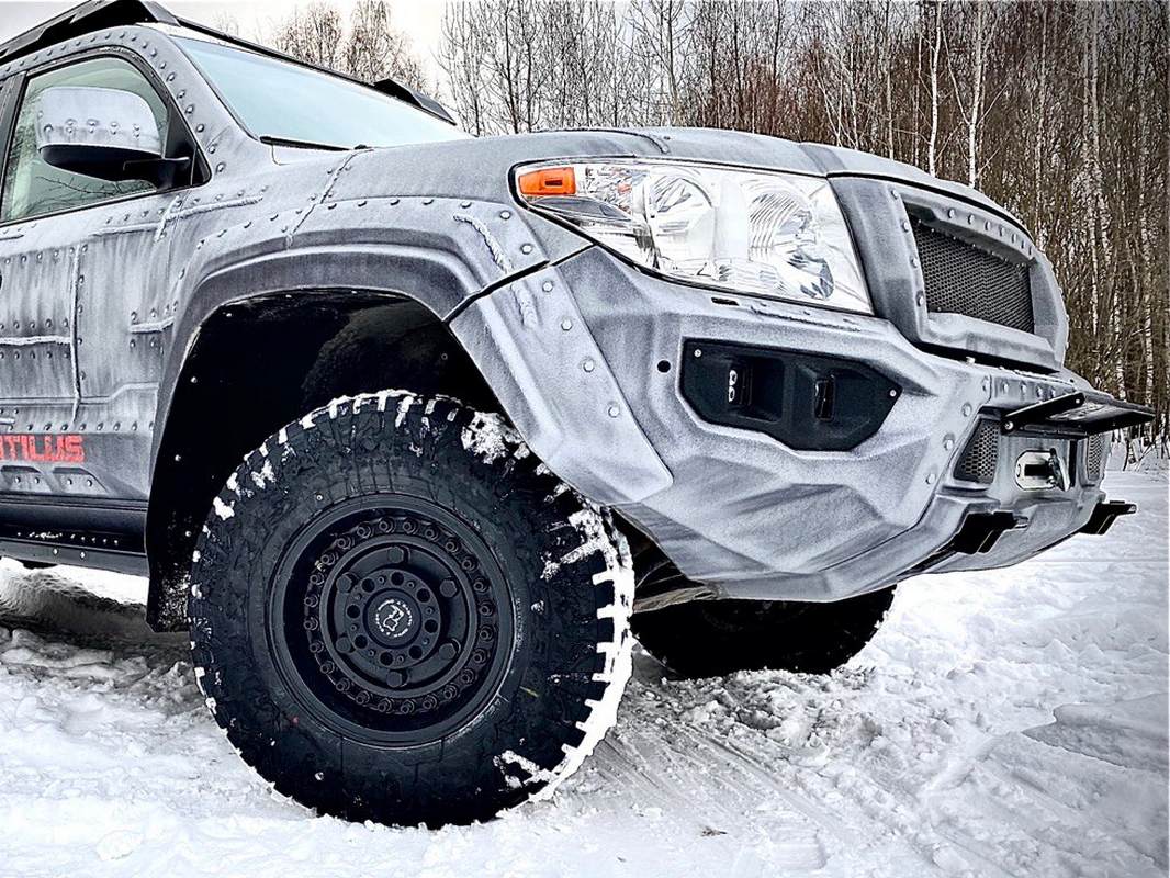 картинка Силовой композитный бампер - Toyota Land Cruiser 200