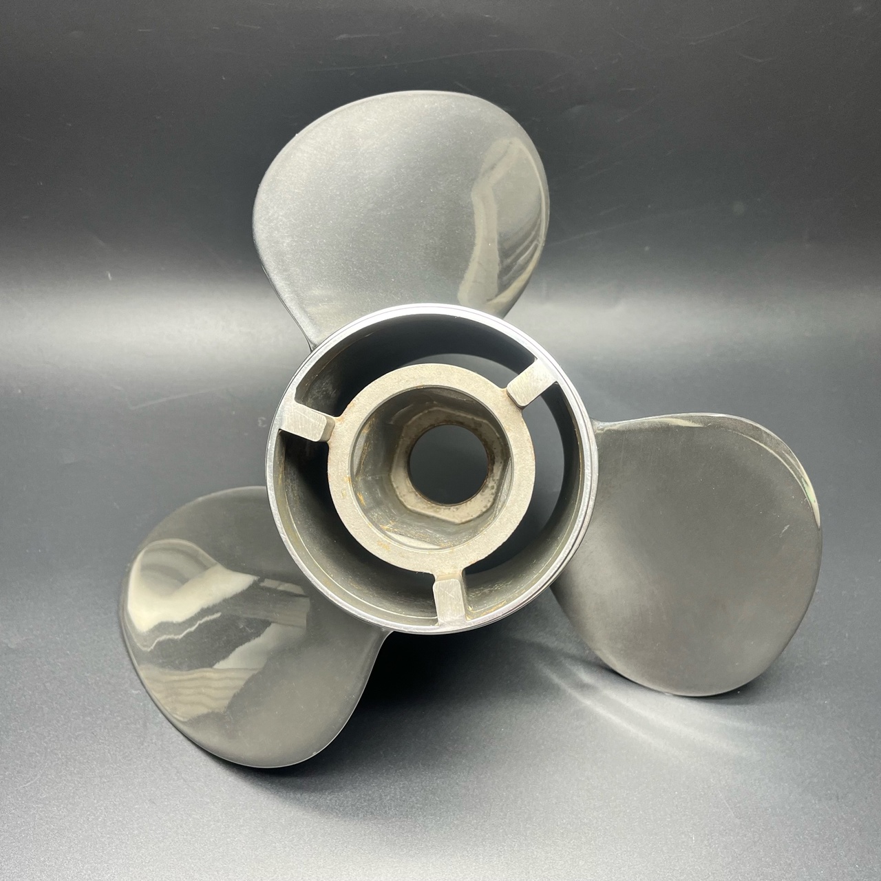 картинка Гребной винт Mercury VENGEANCE Demo (13-3/4х21R) Стальной