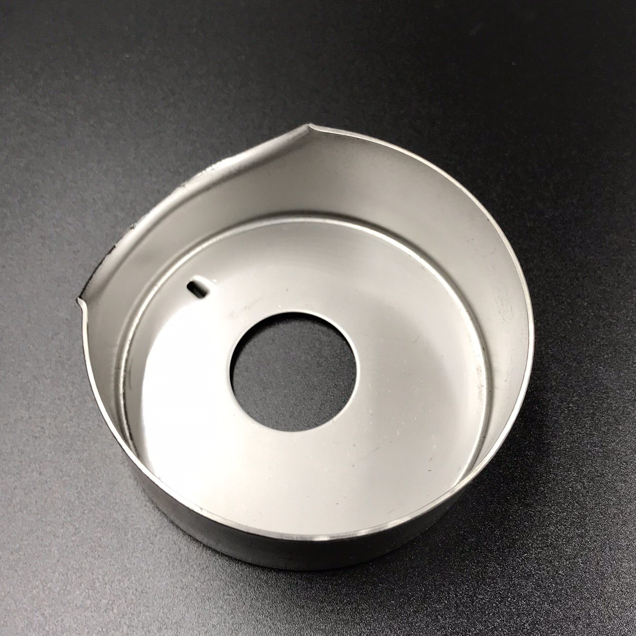 картинка Стакан помпы охлаждения Suzuki DF90-140, DF100-140(A) (Suzuki)