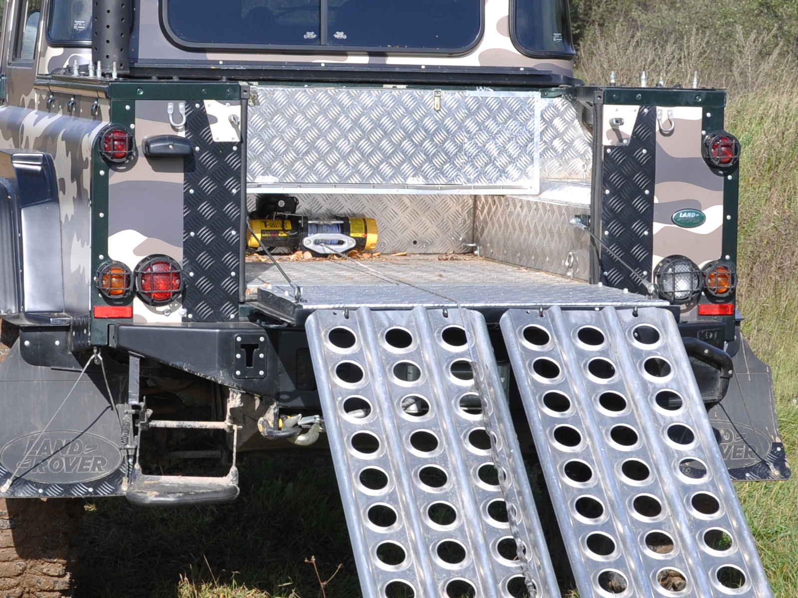 картинка Защита задней оптики KDT Defender 90/110