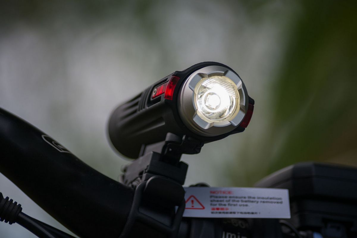 картинка Велофара Fenix BC21R XM-L2 T6 natural white LED