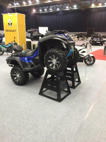 картинка Подставка под колесо выставочная