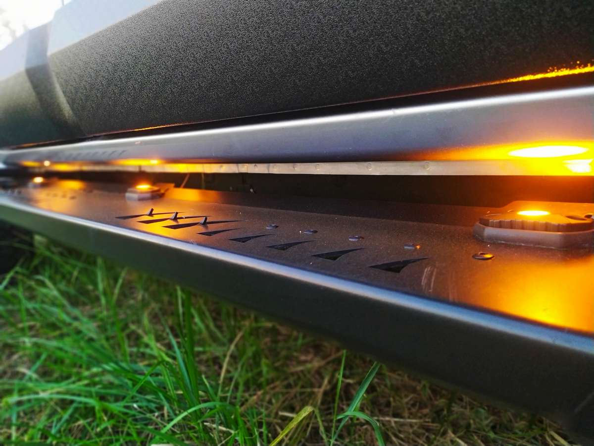 картинка Пороги силовые Toyota HILUX с 2015 алюминиевые