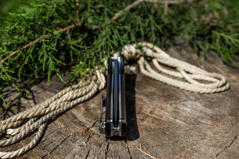 картинка Нож Ruike Hussar P121 черный