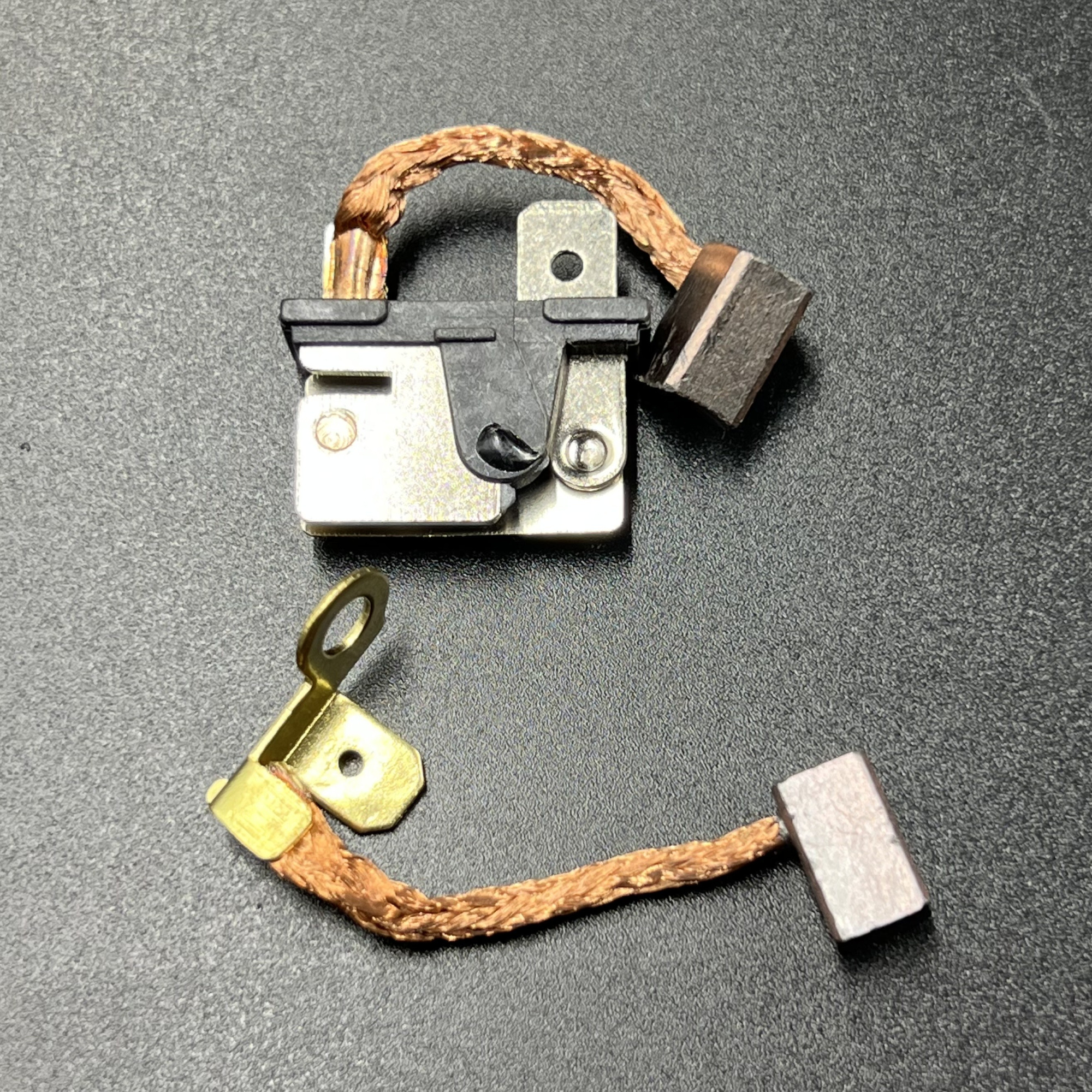 картинка Щетки мотора гидроподъема Yamaha 55-90 (KACAWA)