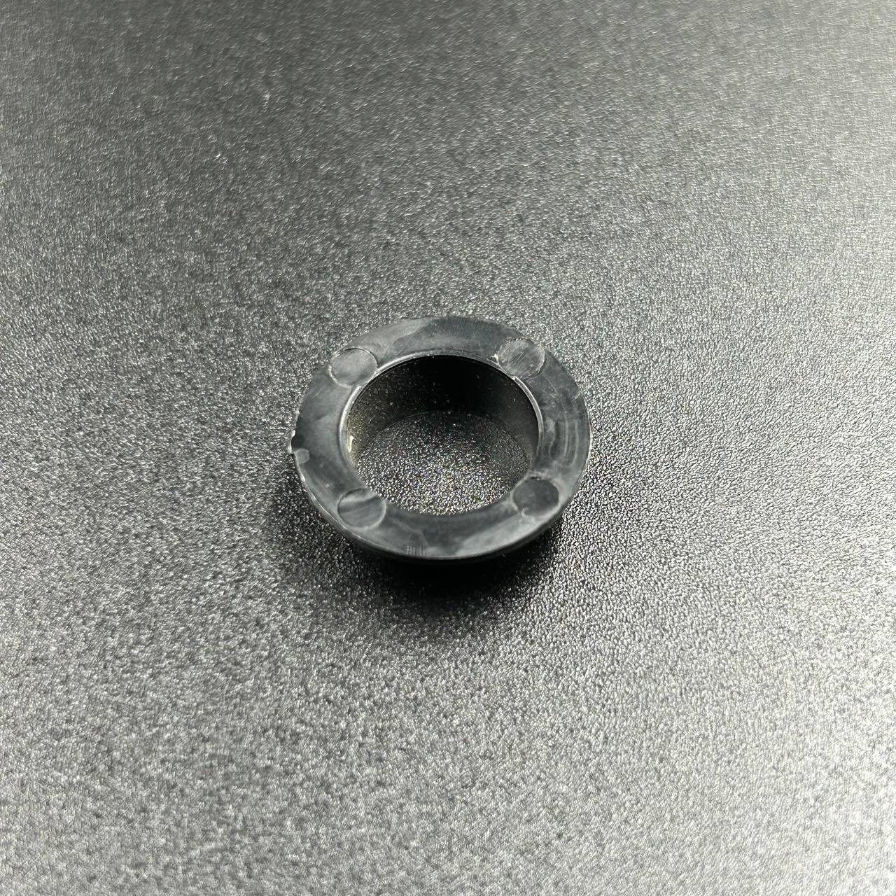 картинка Втулка оси ручки замка капота Yamaha 9.9-15 (YUELANG)