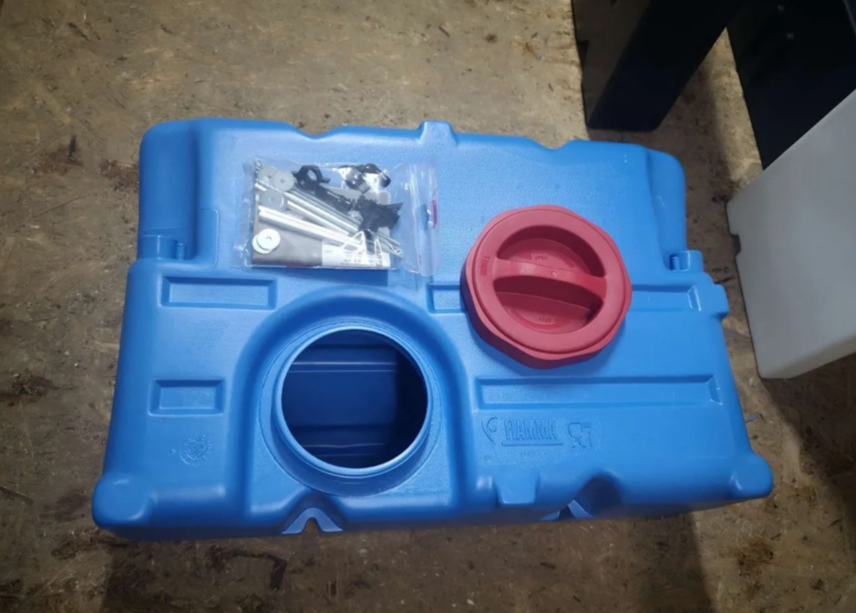 картинка Бак для воды Fiamma 70 (65 л)