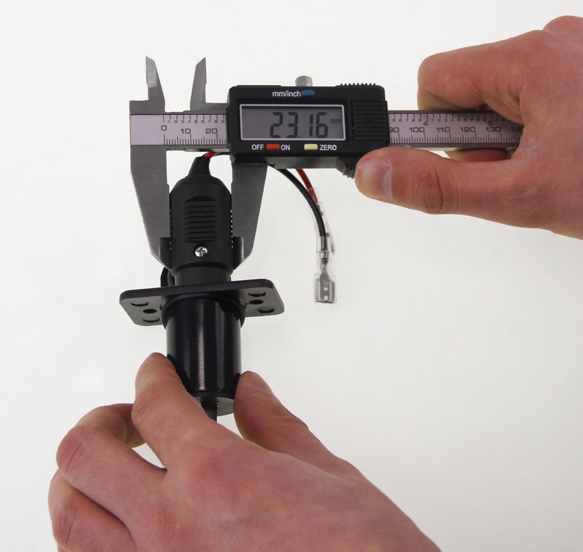 картинка Разъем прикуривателя со штекером 12 В