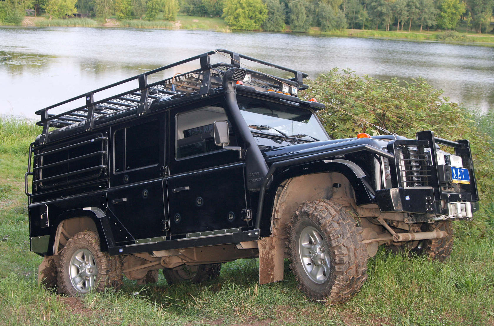 картинка Защита крыльев KDT для Land Rover Defender 110/90