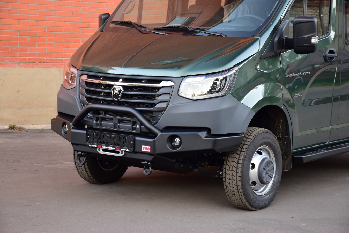 картинка Бампер силовой передний ГАЗ Соболь NN штатные фары, с дугой, стандарт