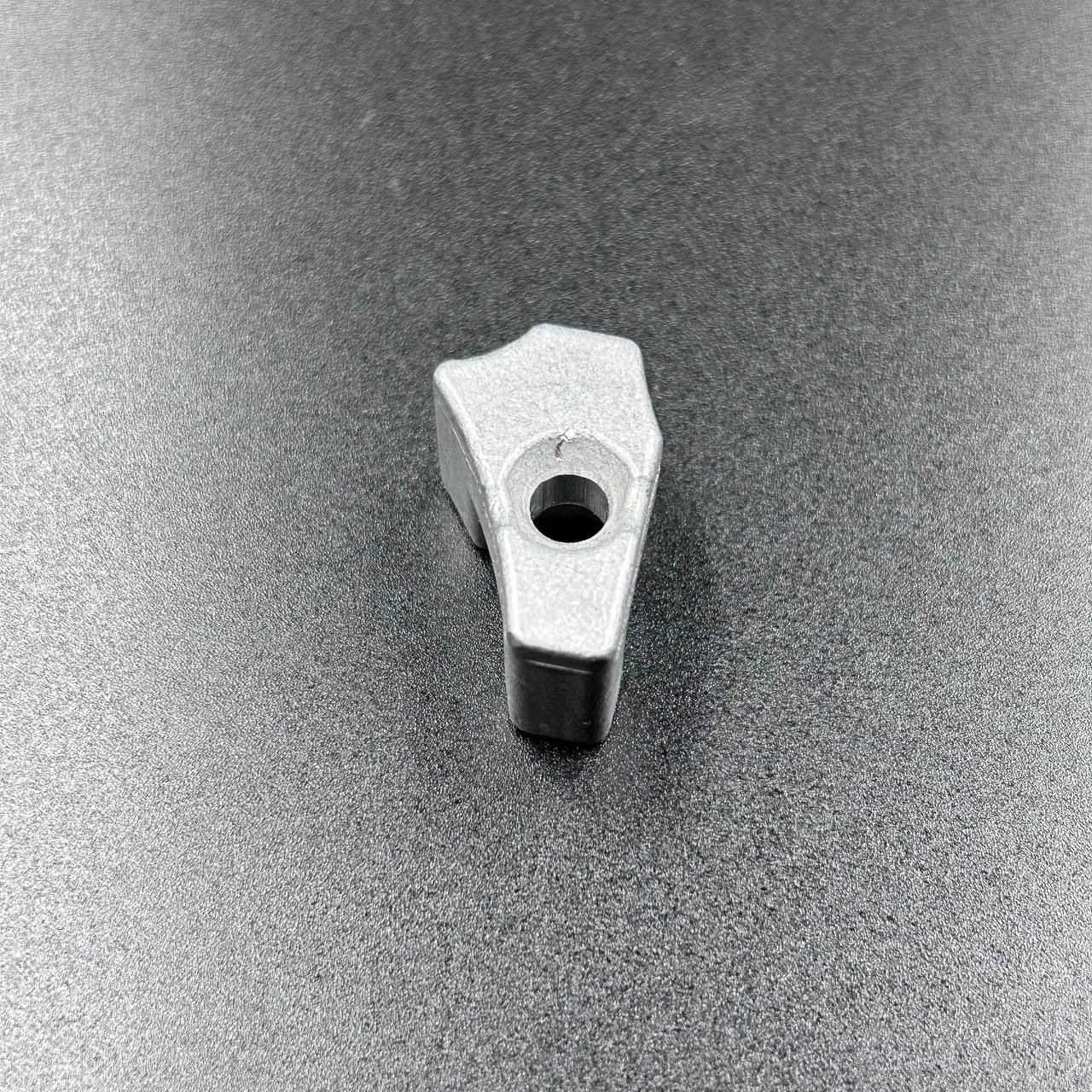 картинка Анод блока Yamaha 9.9-15 (682-11325-00) (YUELANG)