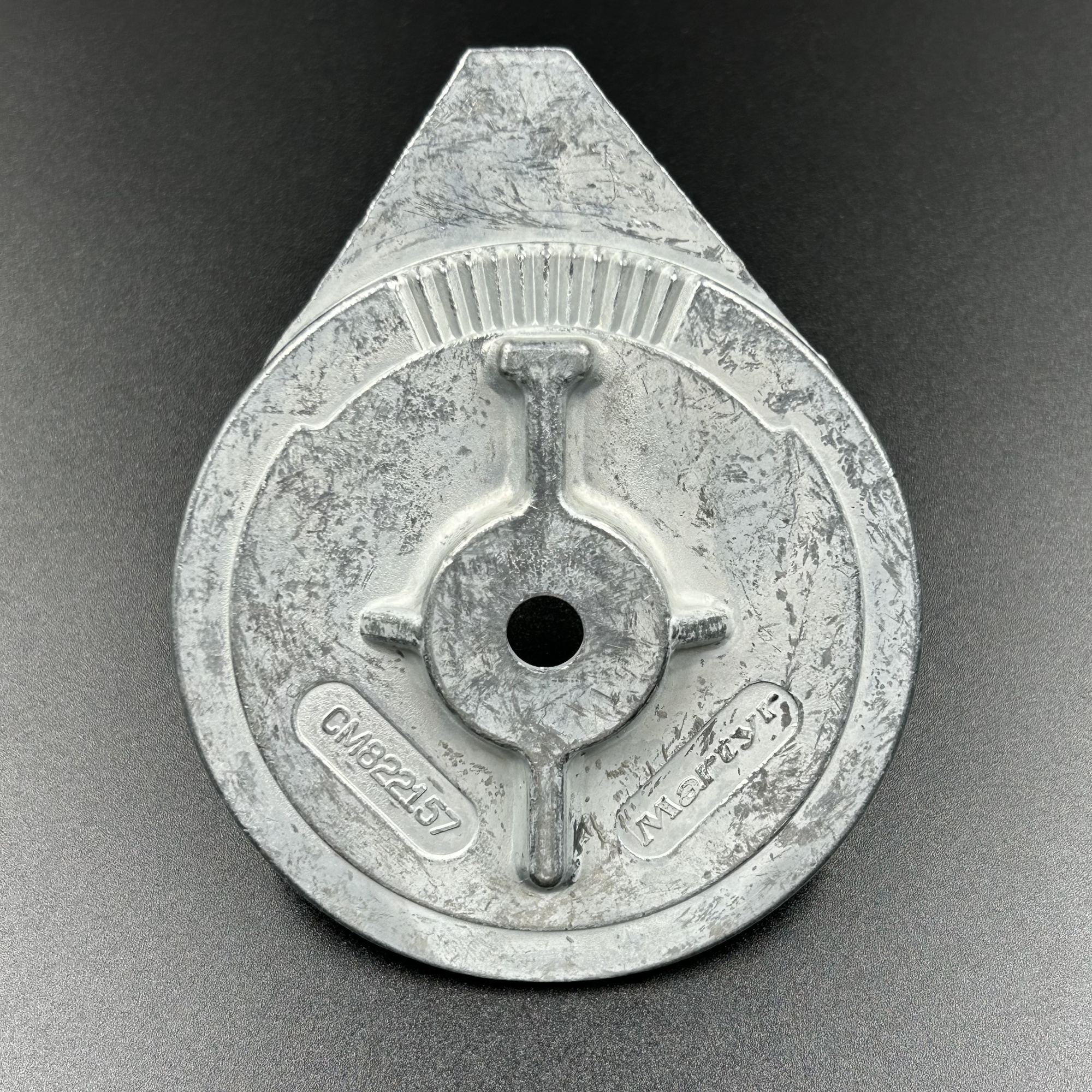 картинка Анод редуктора Mercury 40-50 (Цинковый) (822157C 2) (Omax)