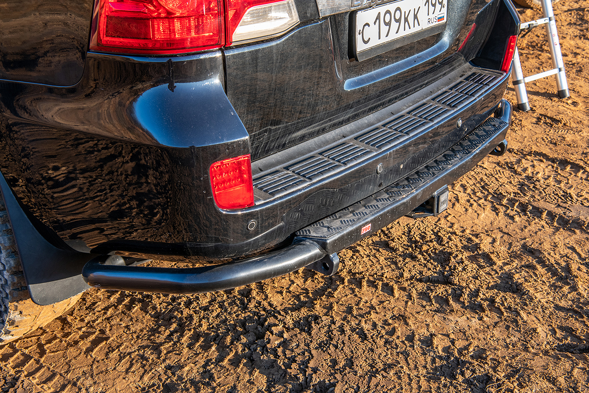 картинка Бампер задний РИФ Toyota Land Cruiser 200 2007-2015 c квадратом