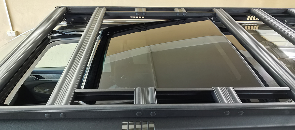 картинка Багажник TANK 500 с панорамной крышей с крепежом РИФ