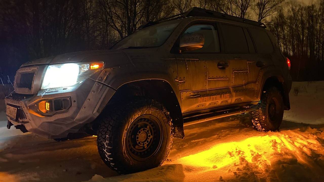 картинка Пороги с подсветкой - Toyota Land Cruiser 200
