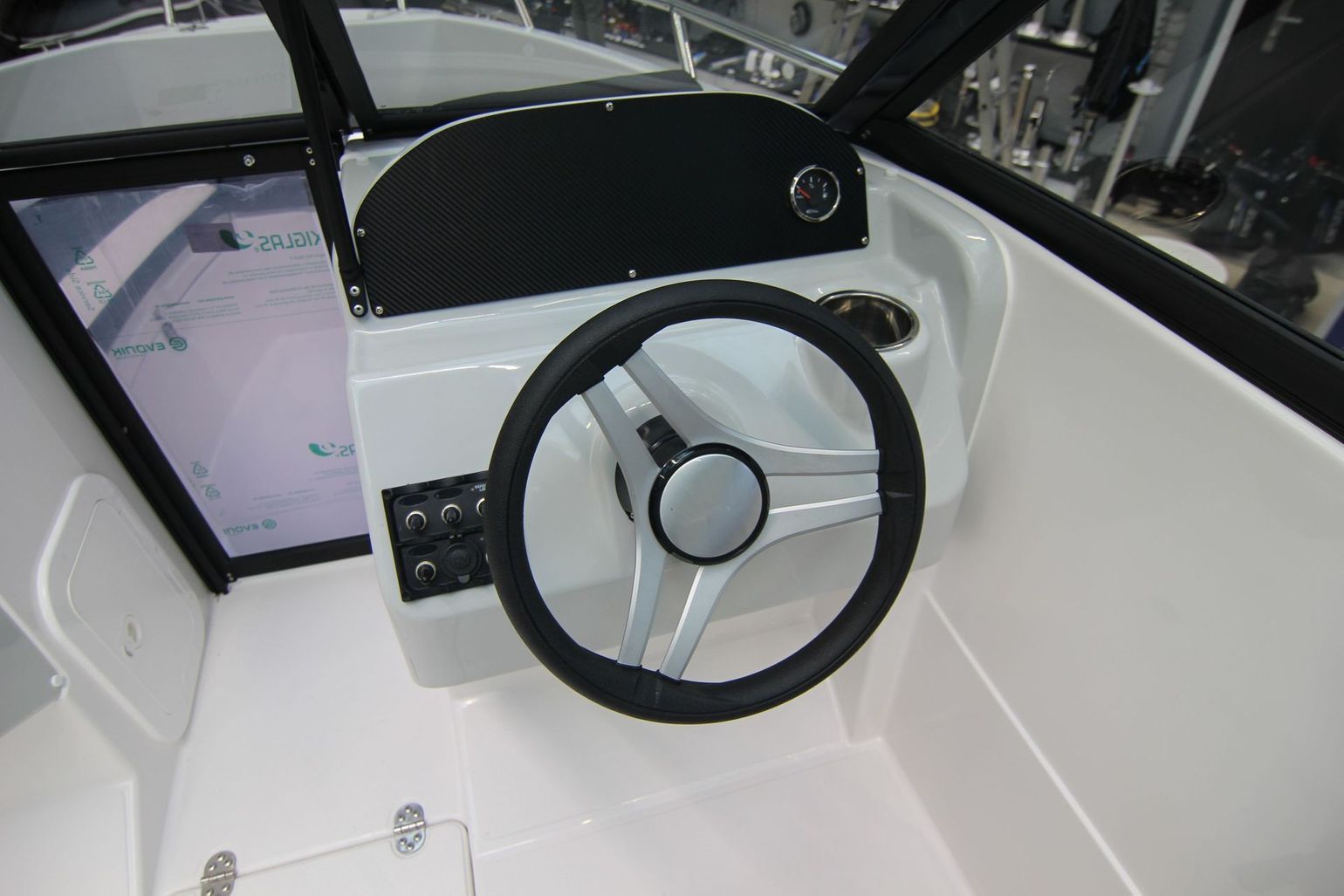 картинка Катер Феникс 510 BR