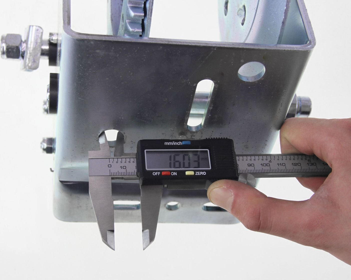 картинка Лебедка для прицепа 2500 lbs (1100 кг)