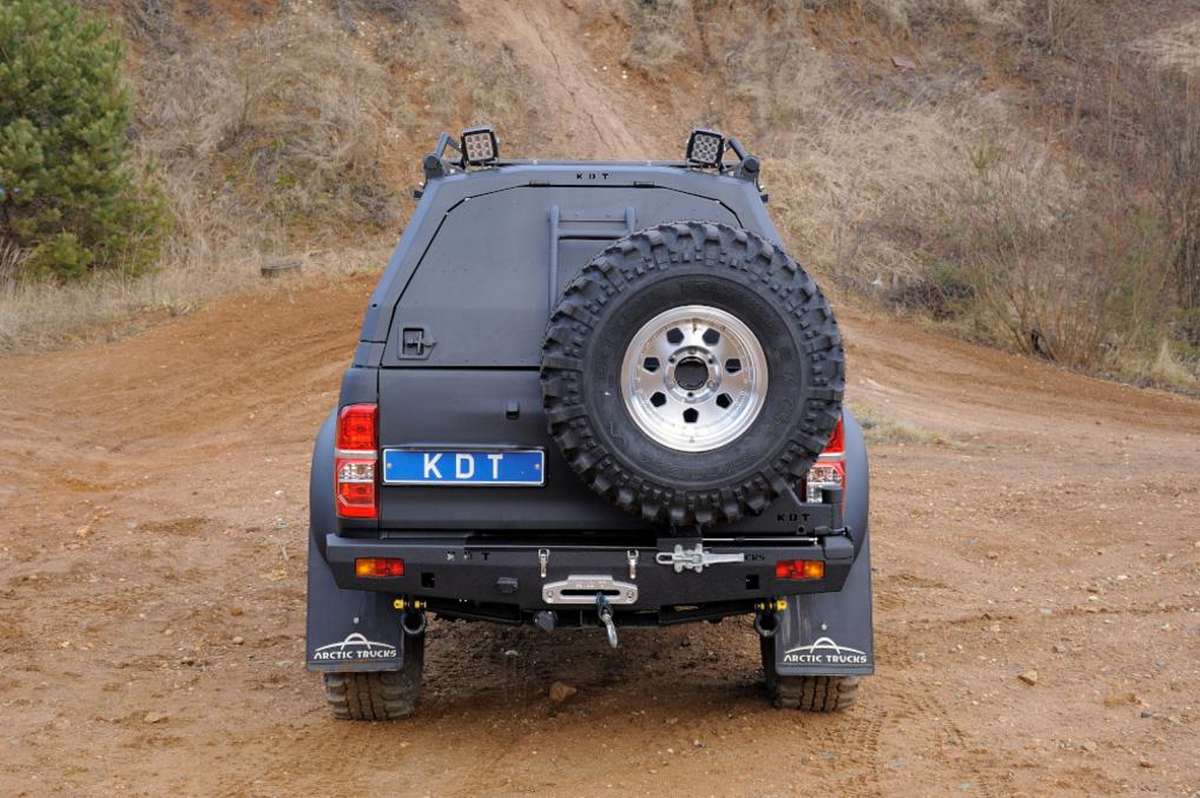 картинка Задний силовой бампер с калиткой крепления запасного колеса - Toyota Hilux Arctic Trucks