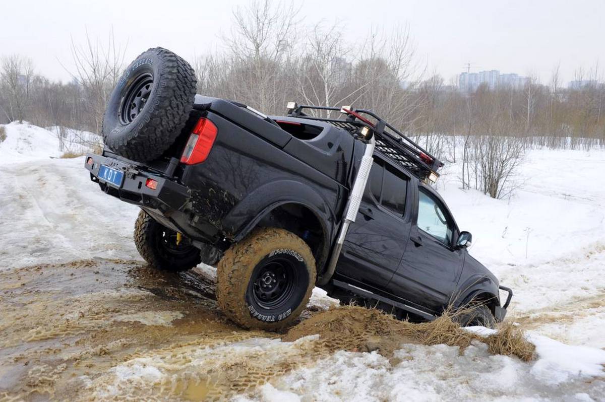 картинка Бампер задний KDT для Nissan Navara