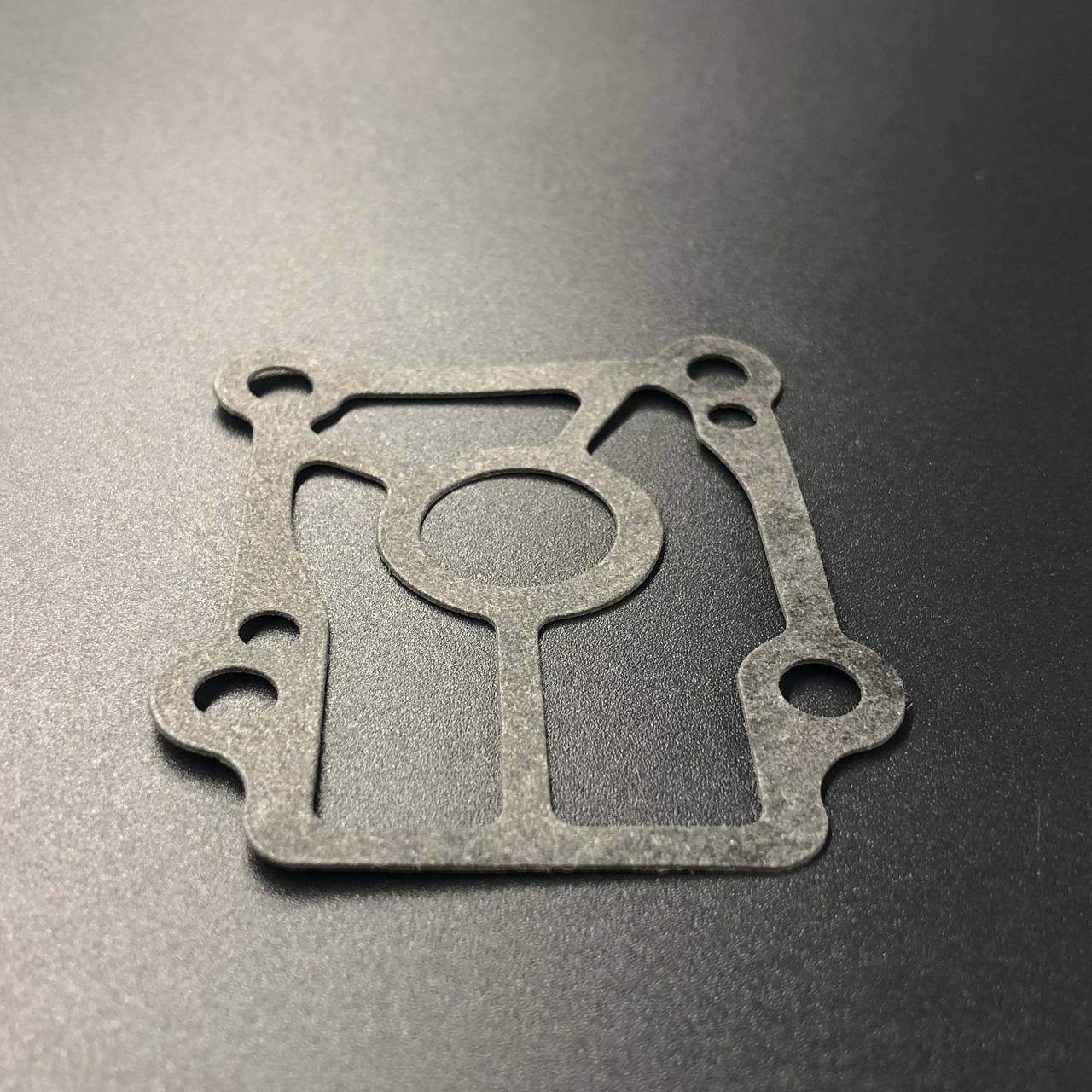 картинка Прокладка под пластину помпы охлаждения Tohatsu 25-30, M40C (PREMARINE)