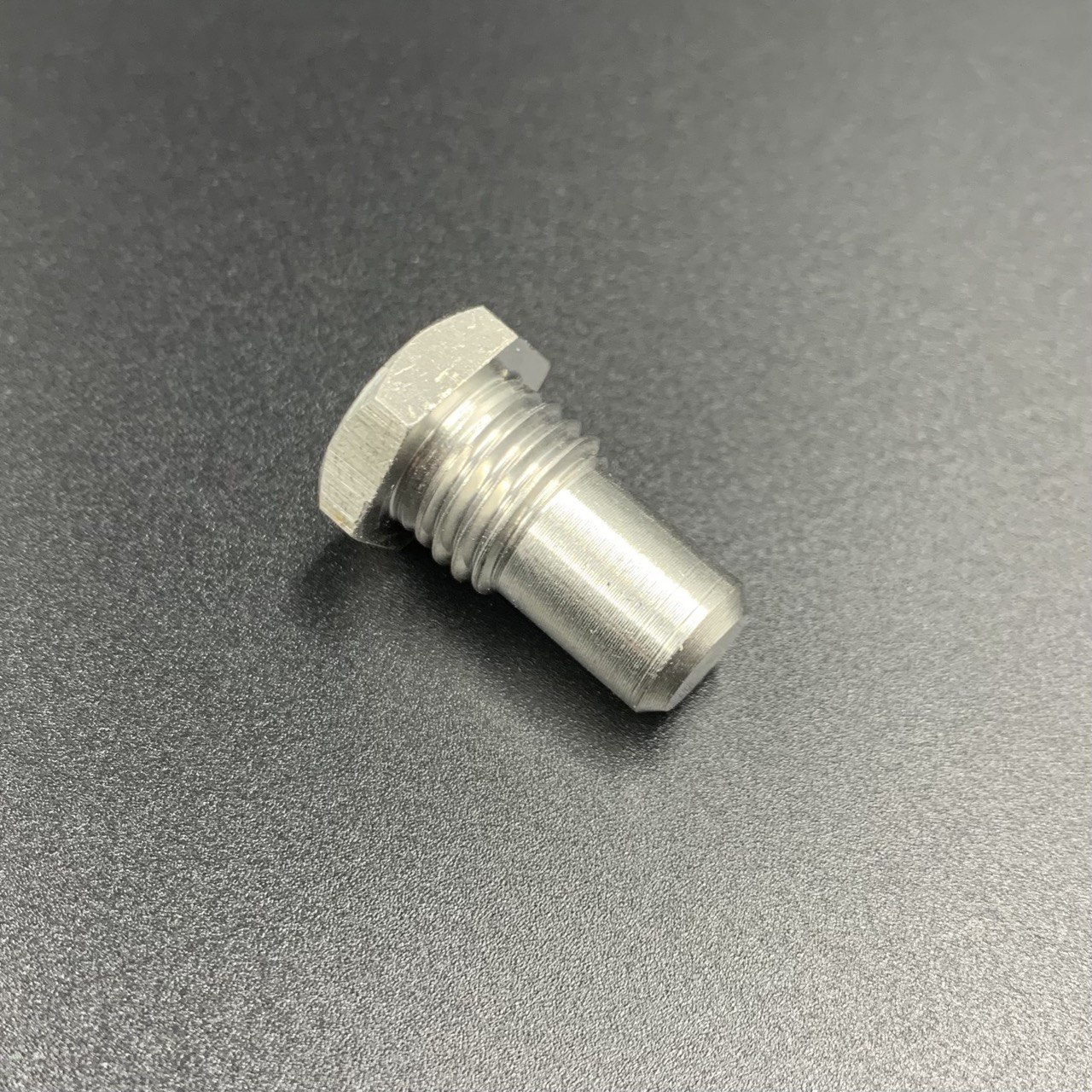 картинка Болт крепления румпеля Tohatsu 9.9-30, M40C (PREMARINE)