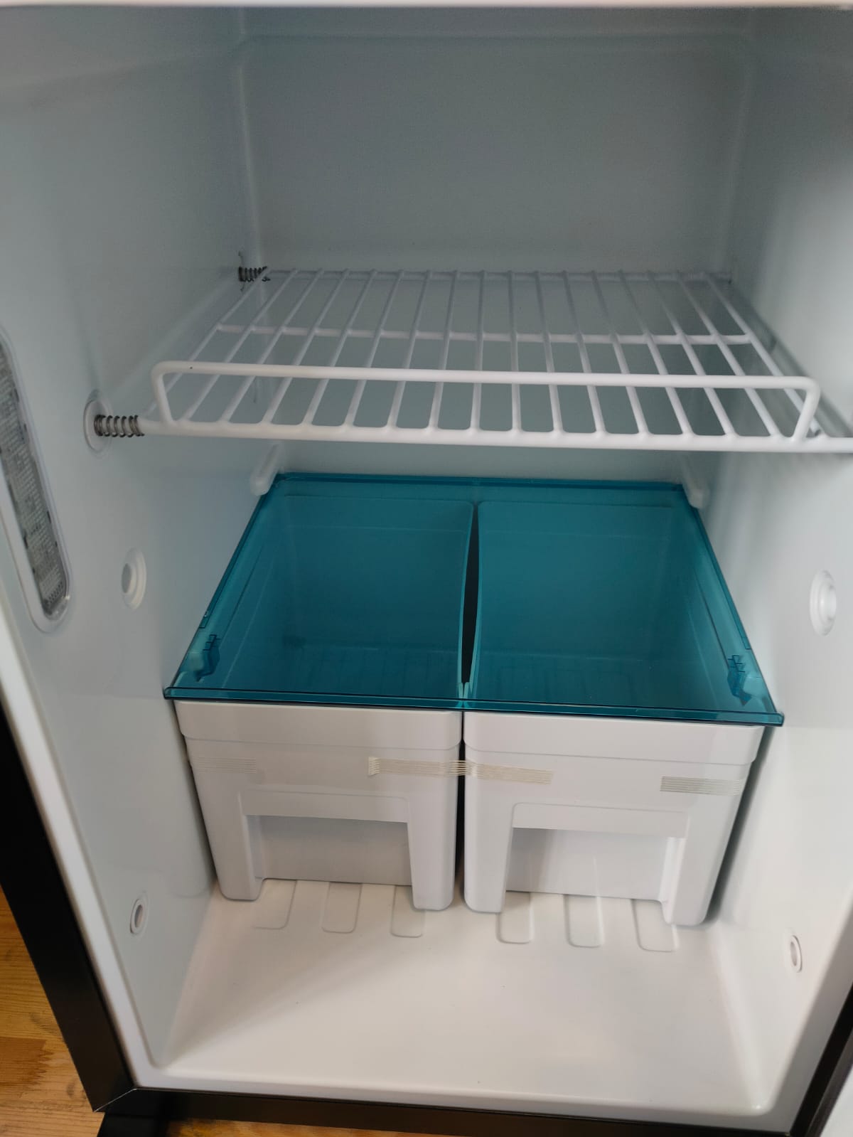 картинка Холодильник встраиваемый компрессорный Sanjo RCN90L (12/24В)