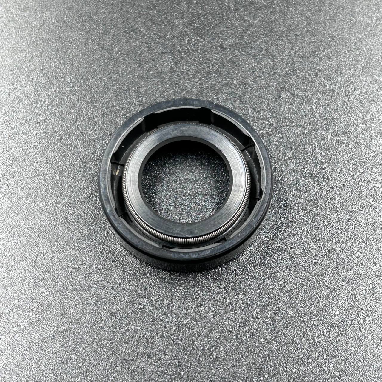 картинка Сальник помпы VolvoPenta 16х28х7 (Omax)