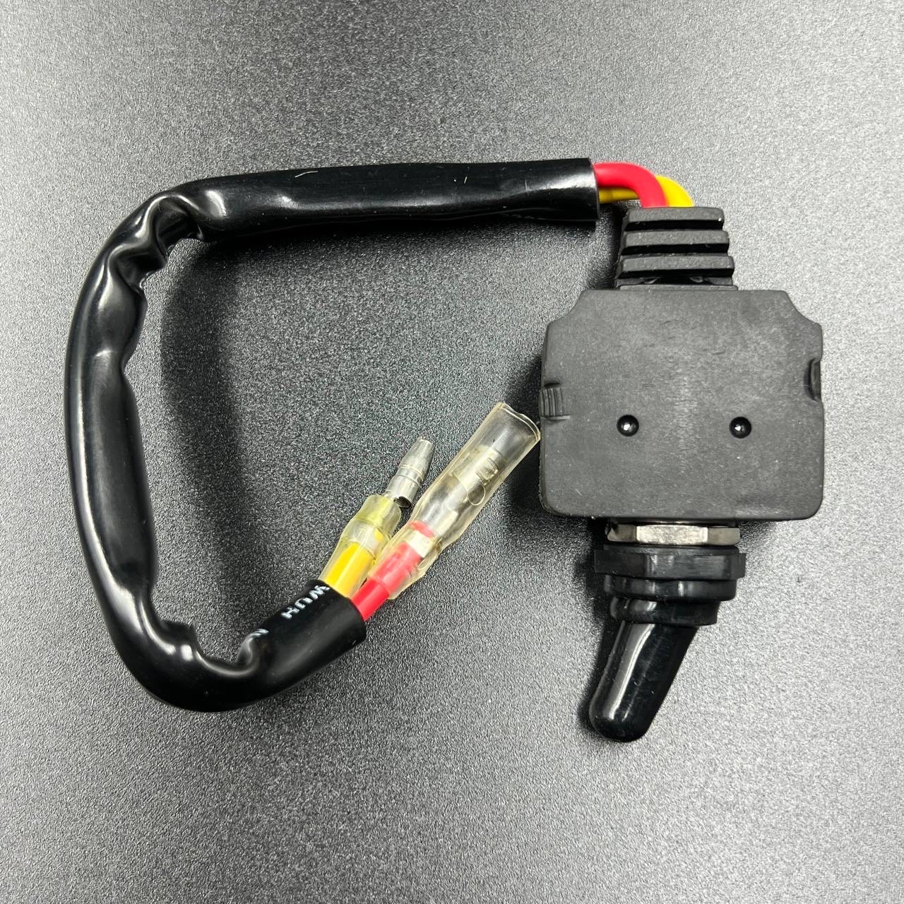 картинка Чека аварийной остановки двигателя (тумблер) водонепроницаемый; универсальный (Omax)