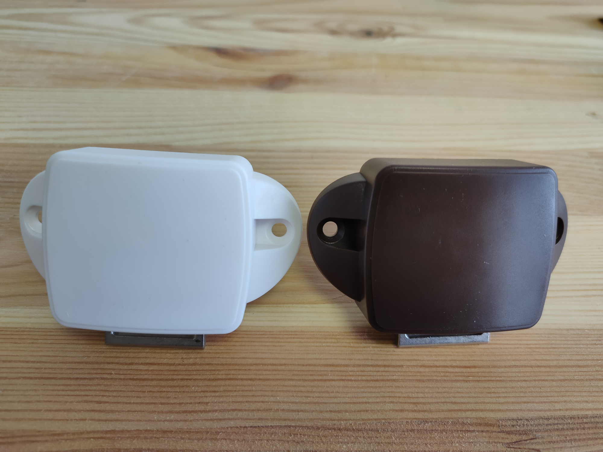 картинка Кнопка-замок мебельный BL01N-WC белый (кнопка серебро)