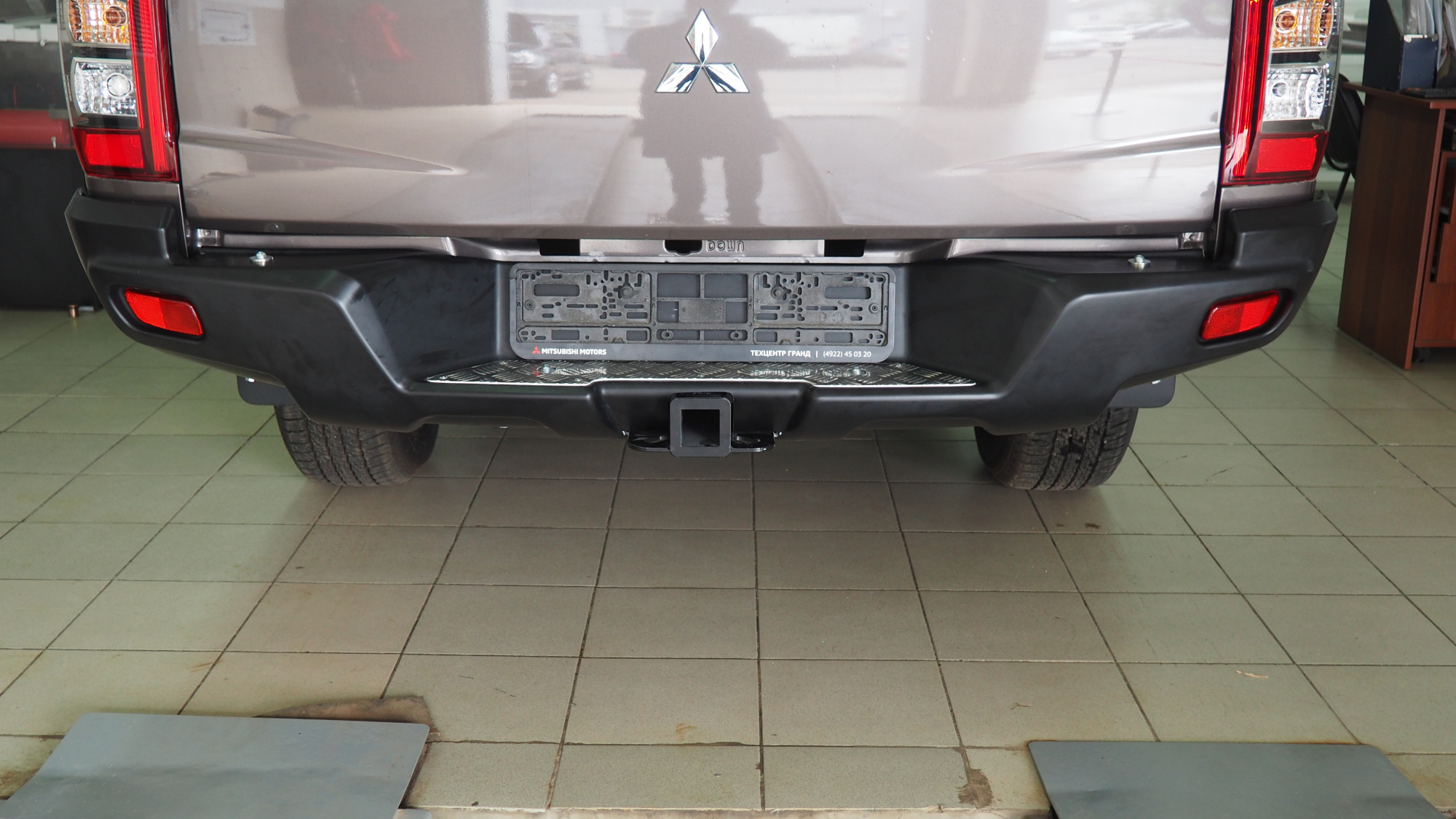 картинка Бампер задний Mitsubishi L200 2018- (чёрный) АВС-Дизайн