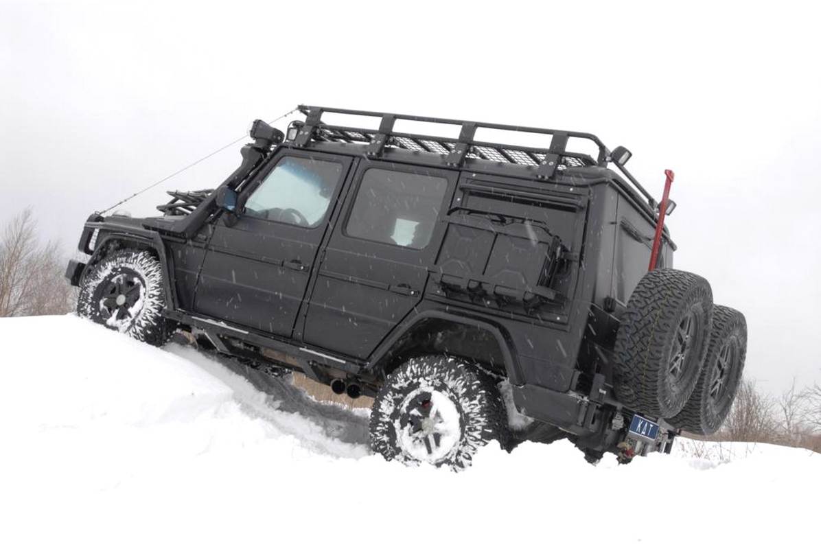 картинка Бампер задний KDT с площадкой под лебедку для Mercedes-Benz G-класс