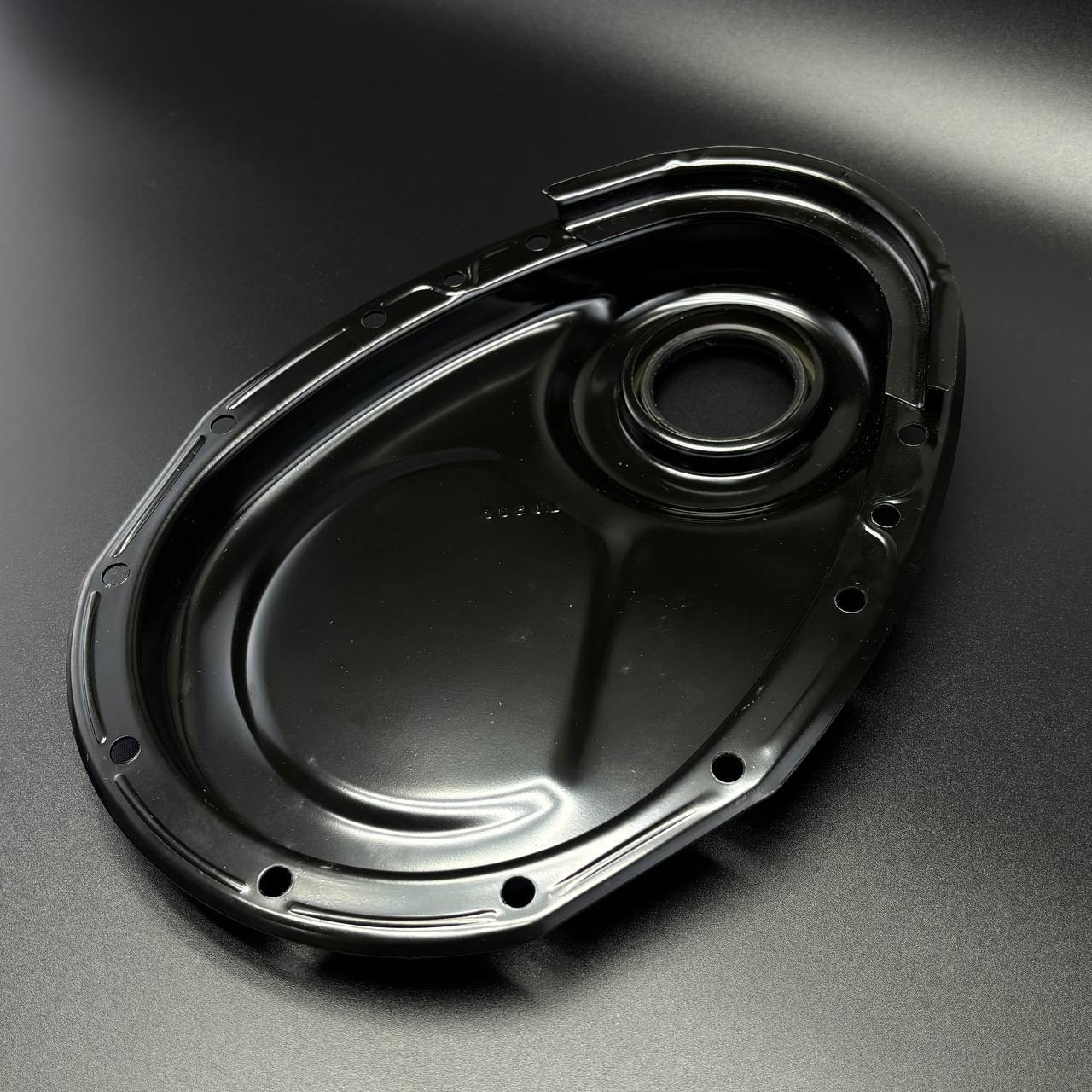 картинка Крышка цепи газораспределения стальная COVER ASSY QS