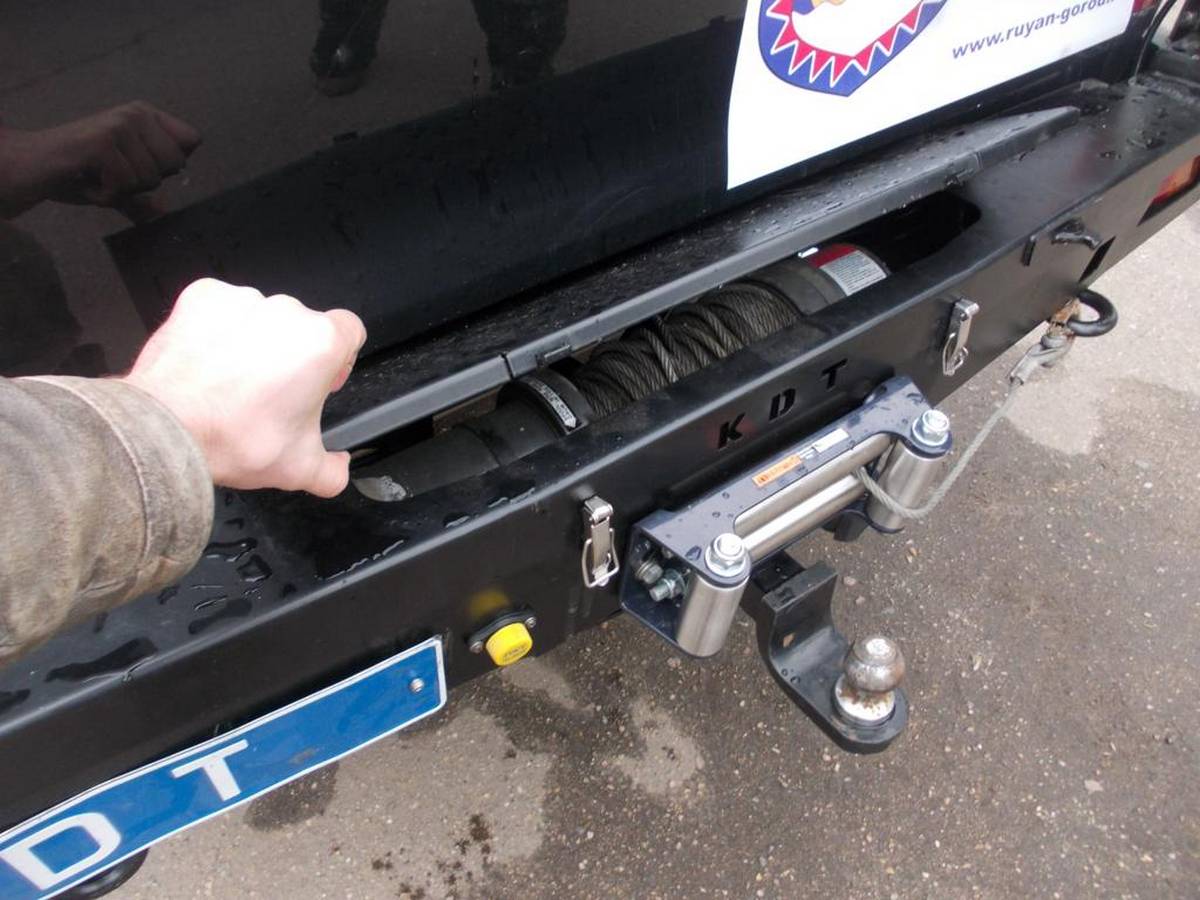 картинка Накладка KDT на задний бампер, лючок для Toyota Hilux