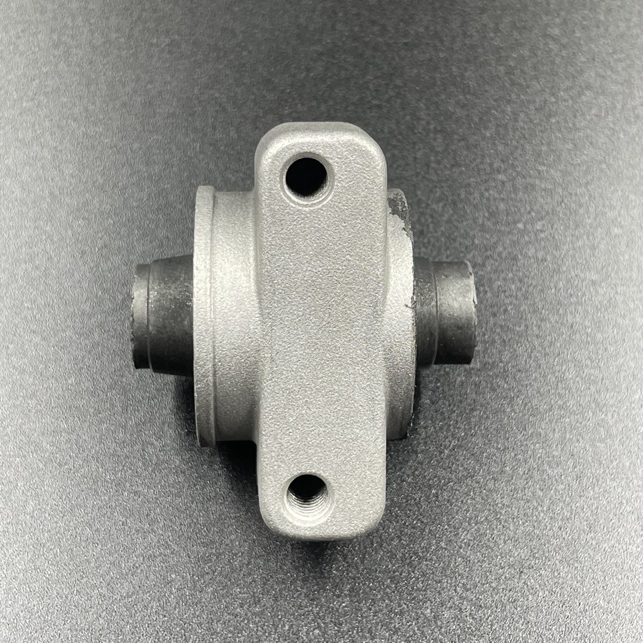 картинка Демпфер опорный резиновый Yamaha 9.9-15 Old (Верхний) (Omax)