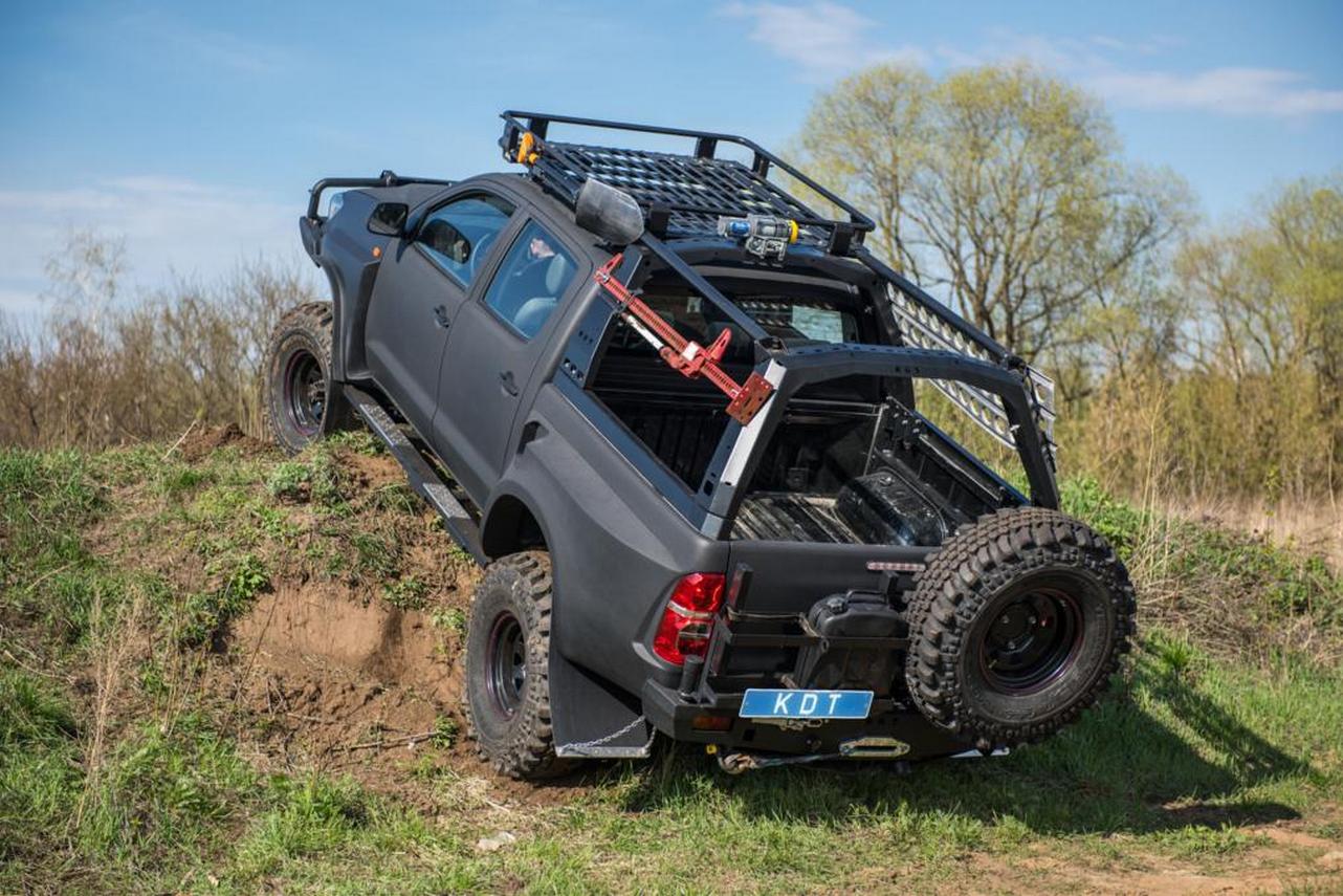 картинка Расширители арок KDT для Toyota Hilux накладки на крылья пластиковые передние