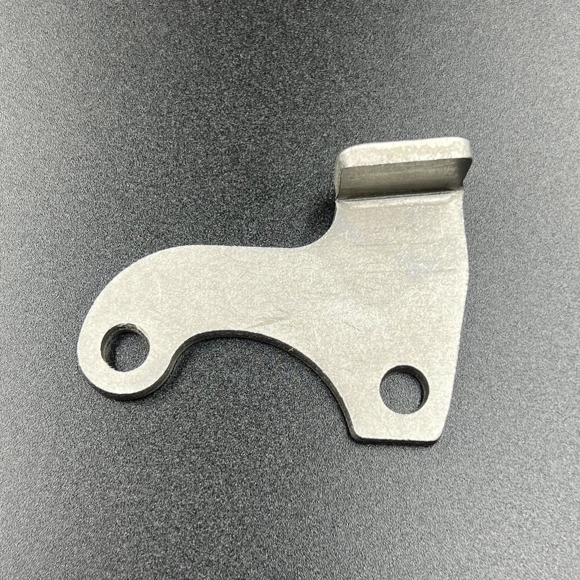 картинка Скоба струбцины Yamaha 40X, F25-40 (Правая) (PREMARINE)