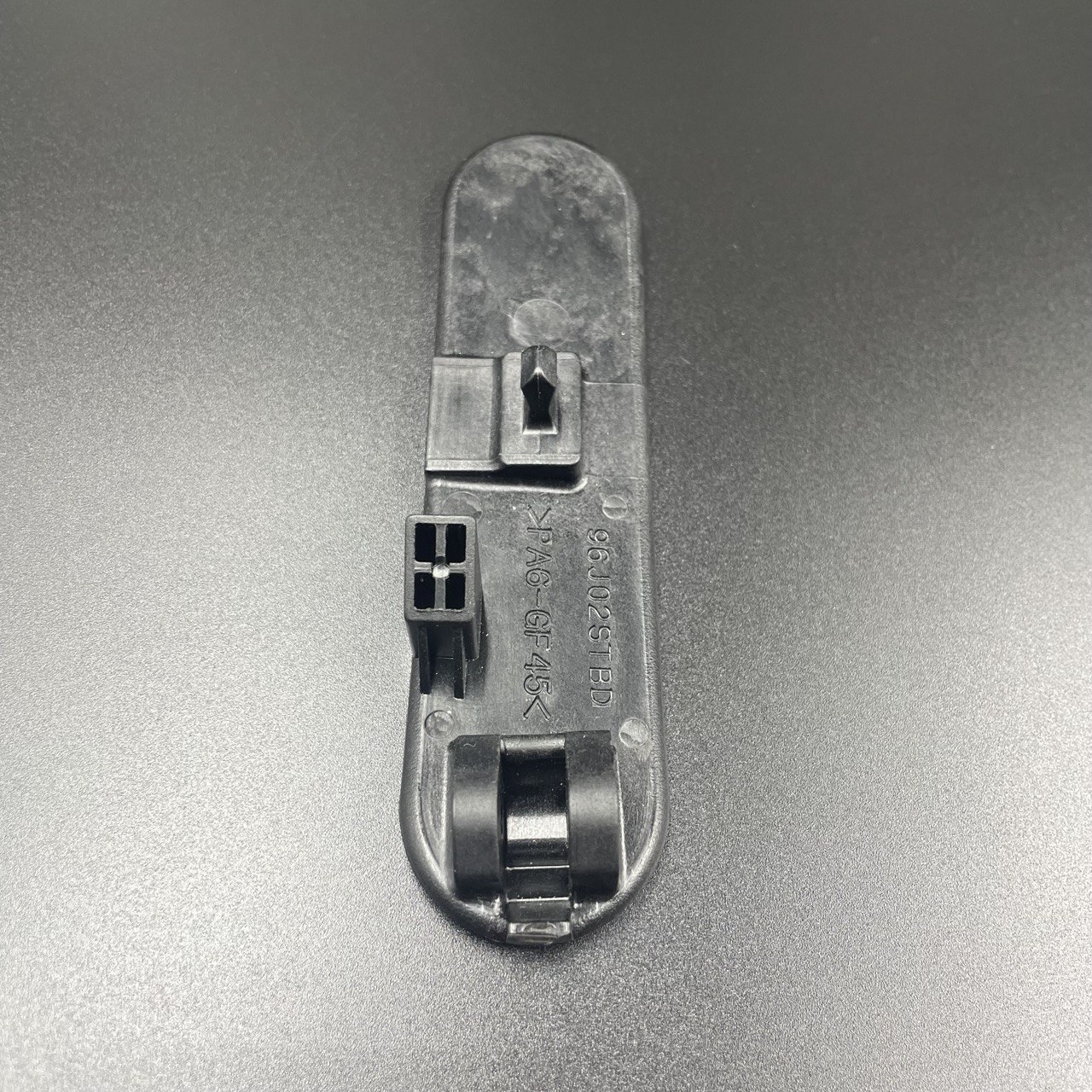 картинка Фиксатор замка капота правый Suzuki DF150-175/DF150-200A (Suzuki)