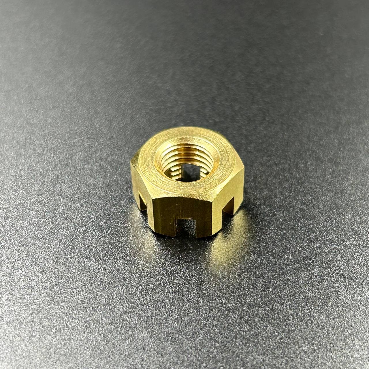 картинка Гайка крепления гребного винта Yamaha 6-15, F6-20 (KACAWA)