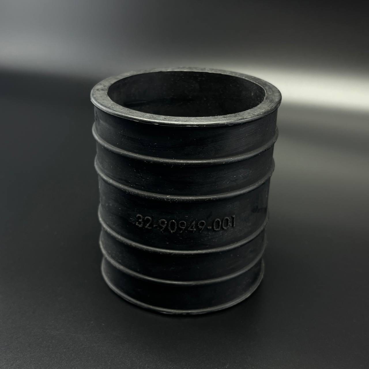 картинка Труба выпускная резиновая Mercruiser 32-90949T (Quicksilver)