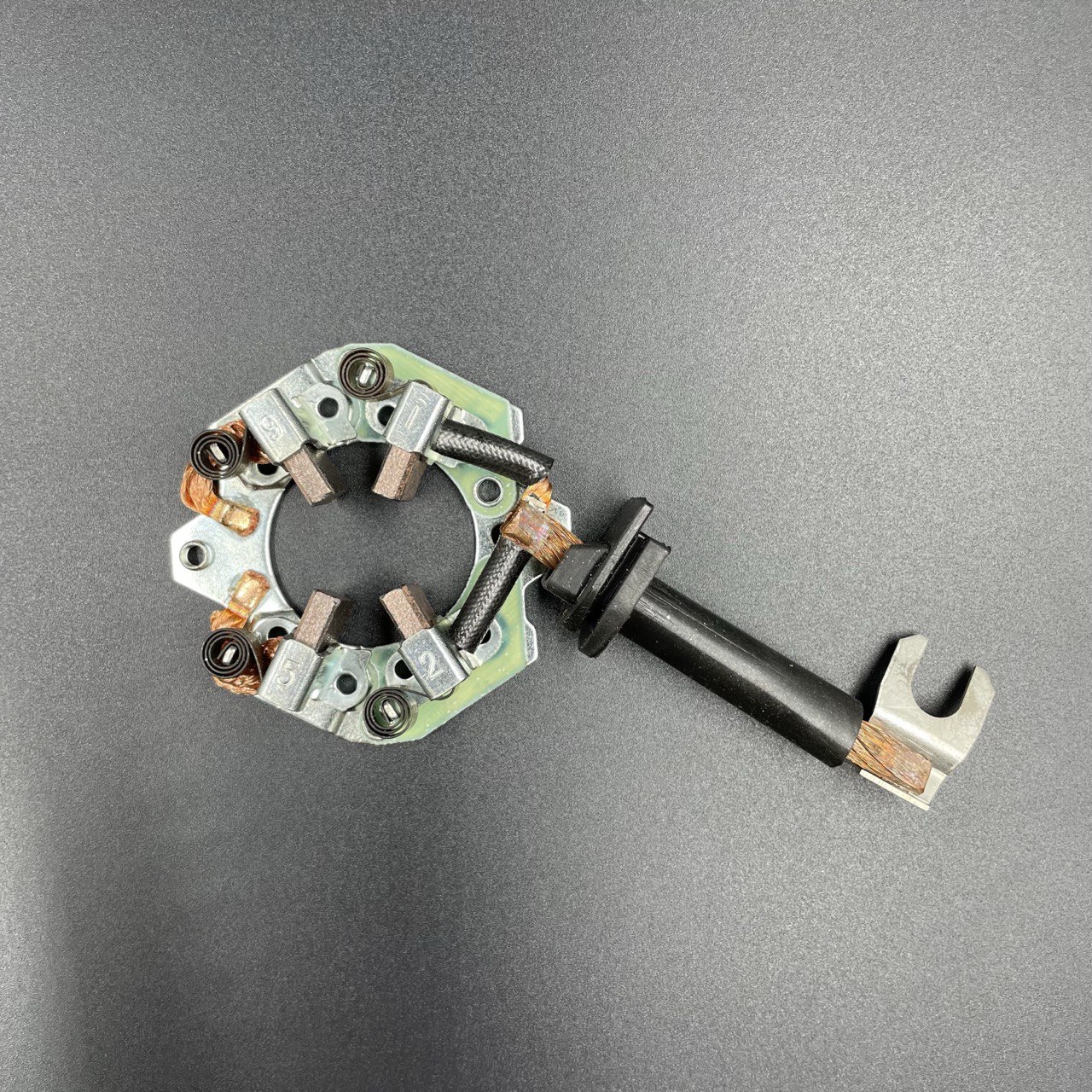 картинка Щеточный узел электростартера Suzuki DF90-140 (PREMARINE)