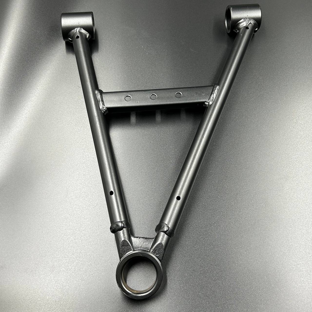 картинка Рычаг подвески (Передний, правый, нижний) CFM X5, X6, 800, X8 (ZIBO)