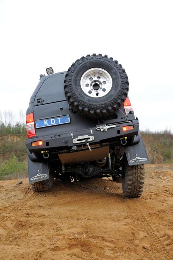 картинка Задний силовой бампер с калиткой крепления запасного колеса - Toyota Hilux Arctic Trucks