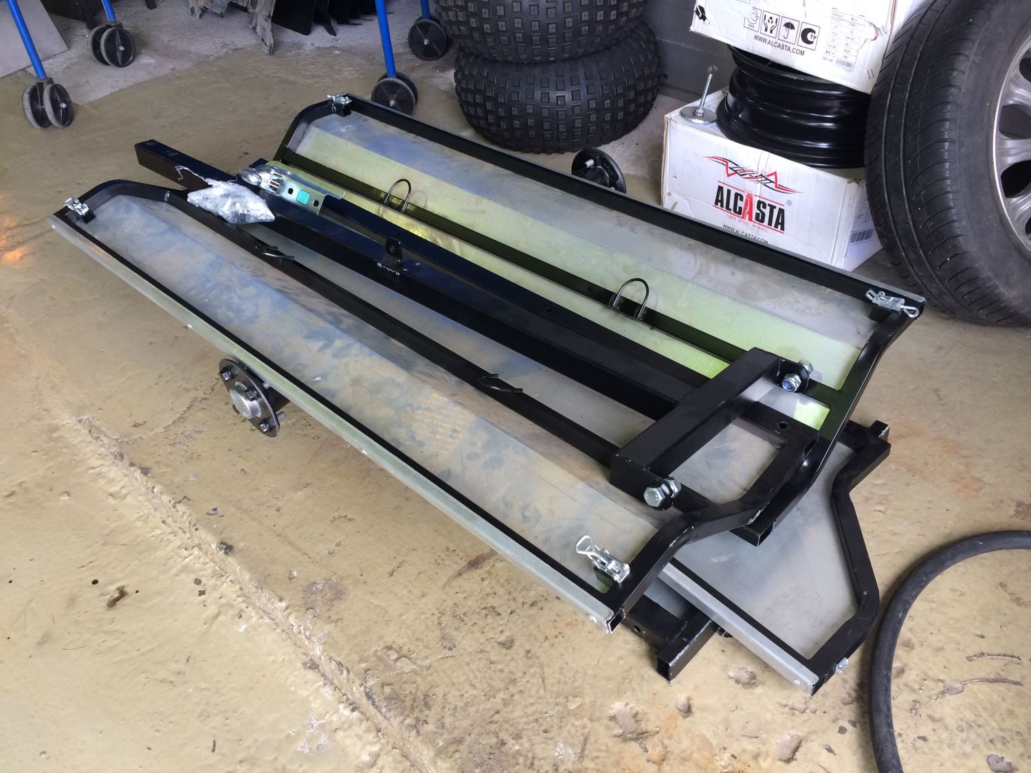 картинка Прицеп для квадроцикла  с колесами STORM