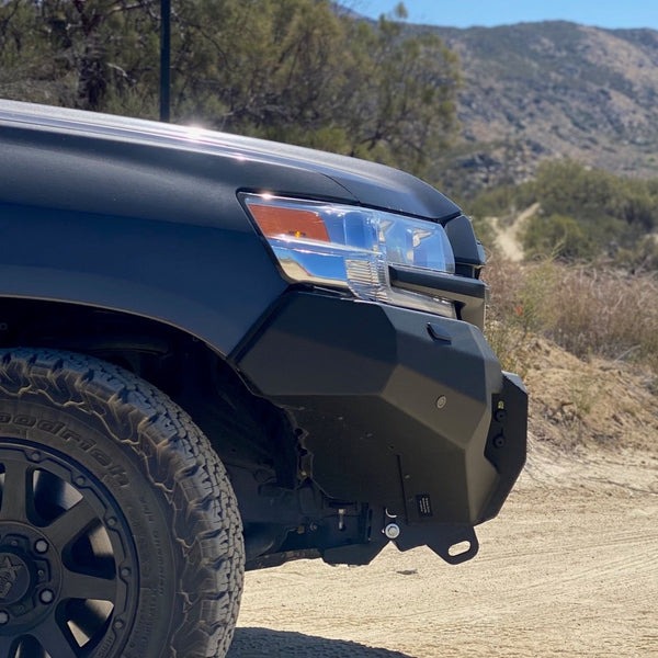 картинка Передний бампер Toyota Land Cruiser 200 2016-2021 Rival
