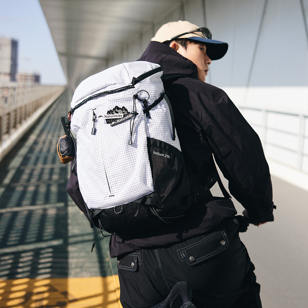 Рюкзак Naturehike CNK2300BB017 Helium 25 л белый с черным
