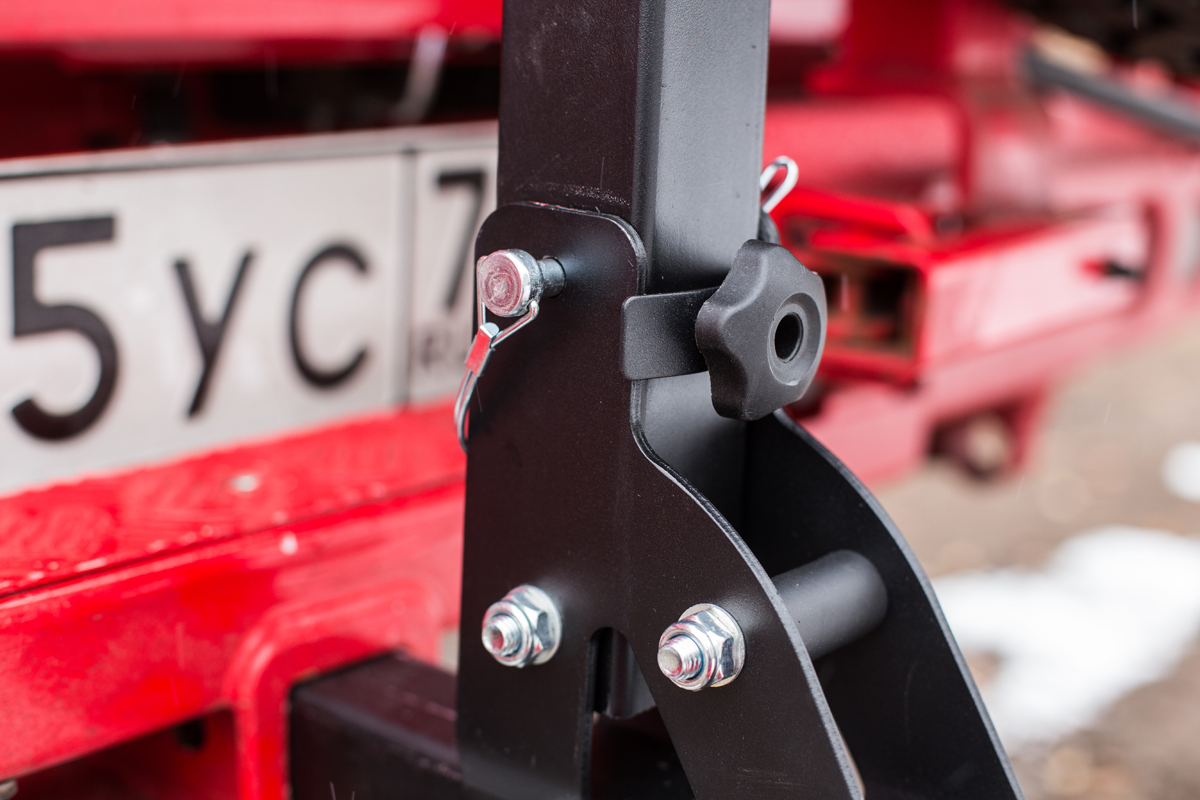 картинка Велобагажник РИФ в квадрат для фаркопа на 3 велосипеда